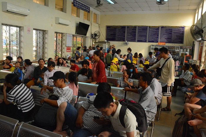 300 công nhân giải cứu hiện trường vụ hai tàu đâm nhau